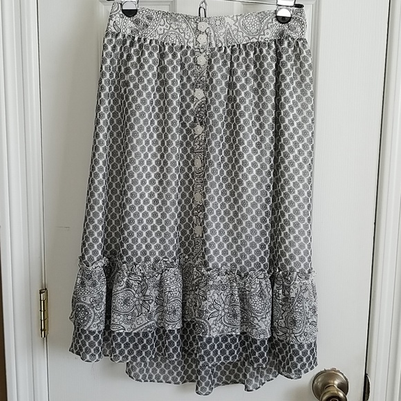 Double layer ruffle hem skirt with flower buttons - Picture 1 of 7